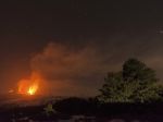 V Taliansku Etna znova chrlí lávu