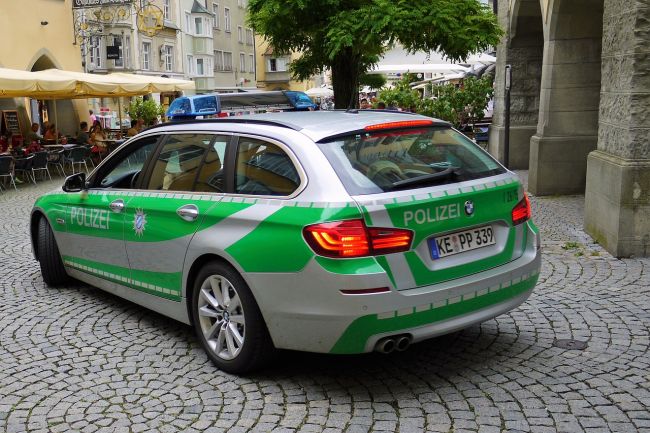 Nemecká polícia kontrolovala Slovákov, našla im drogy aj zbrane
