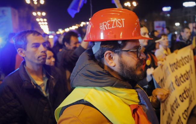 Tisíce ľudí v Rumunsku znova protestovali proti korupcii