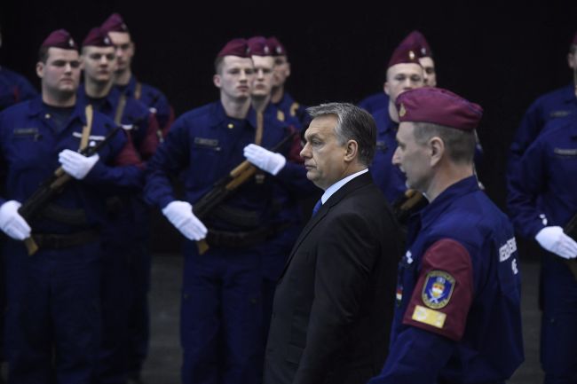 Orbán: Migračná vlna sa iba spomalila - tlak na Maďarsko stále pretrváva