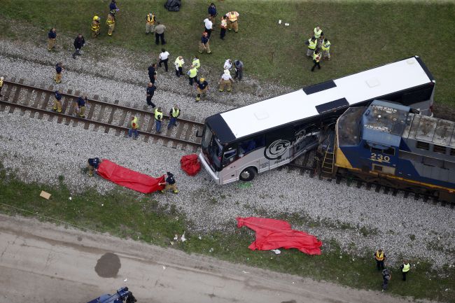 Vlak narazil do autobusu s dôchodcami, čo smerovali do kasína