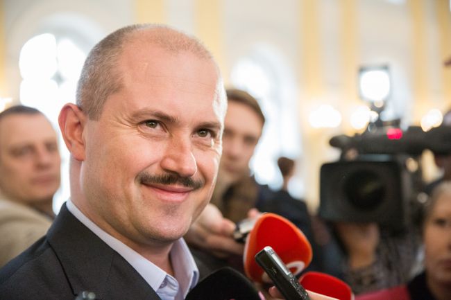 OĽaNO-NOVA: Extrémisti dostávajú od štátu viac peňazí ako mládežnícke organizácie