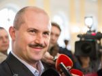 OĽaNO-NOVA: Extrémisti dostávajú od štátu viac peňazí ako mládežnícke organizácie