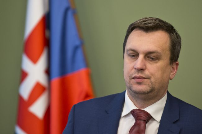 SNS požiada premiéra, aby prehodnotil Tuskovu podporu na predsedu Európskej rady