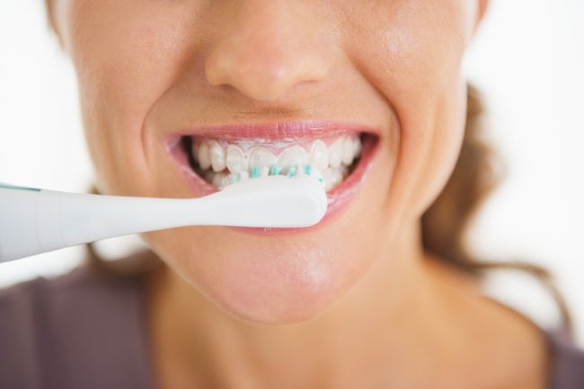 Väčšina ľudí si zuby nečistí správne
