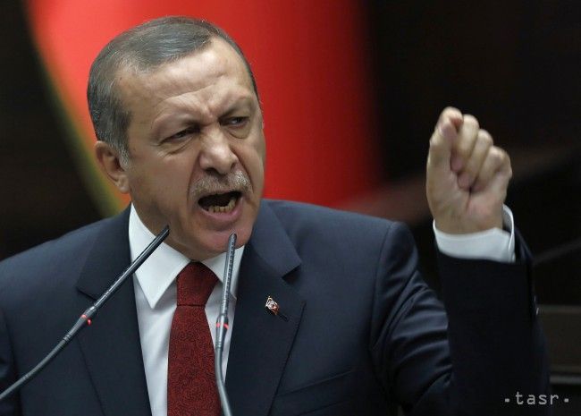 Erdogan útočil už aj na Merkelovú, obvinil ju z "nacistických metód"