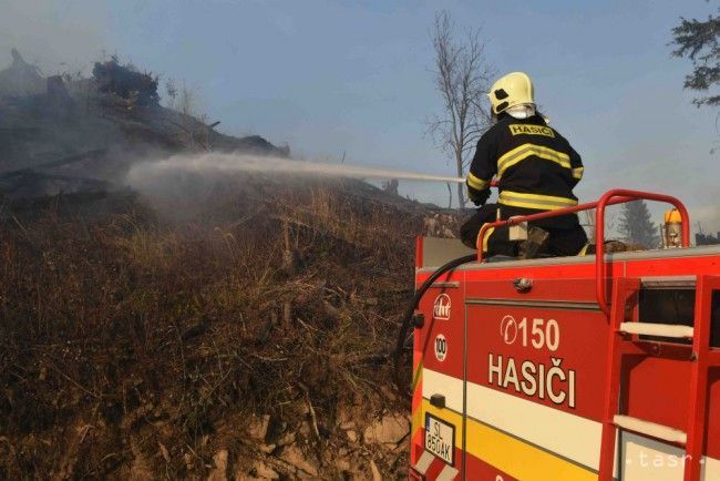 Požiare trávy a silný vietor dnes zamestnávali hasičov na východnom Slovensku