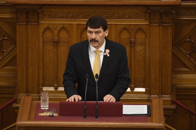 Maďarsko: Otvorené tábory pre migrantov vo vnútrozemí zrušia