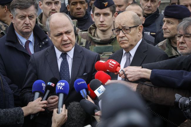 Francúzsky minister vnútra podal demisiu, Hollande vymenoval jeho nástupcu