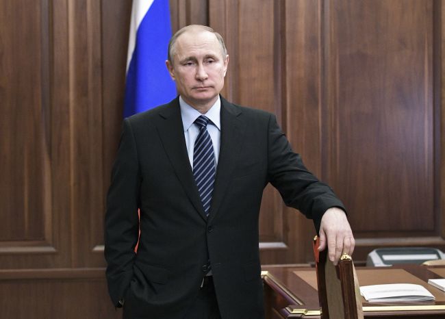 Fillon údajne za 50.000 dolárov sprostredkoval schôdzku s Putinom