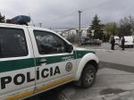 V SOŠ obchodu a služieb v Trenčíne nahlásil anonym bombu, školu evakuovali