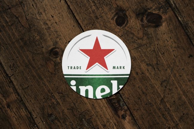 Maďarsko chce zakázať používanie červenej hviezdy v logu pivovaru Heineken