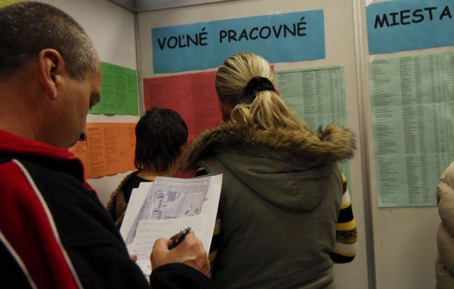 Nezamestnaní budú môcť pracovať na dohodu najviac 40 kalendárnych dní