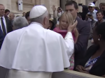 Video: Pokus o krádež storočia rozosmiala aj pápeža!