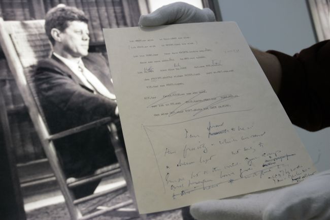 Vydražia denník, v ktorom mladý JFK vyjadruje obdiv k Hitlerovi