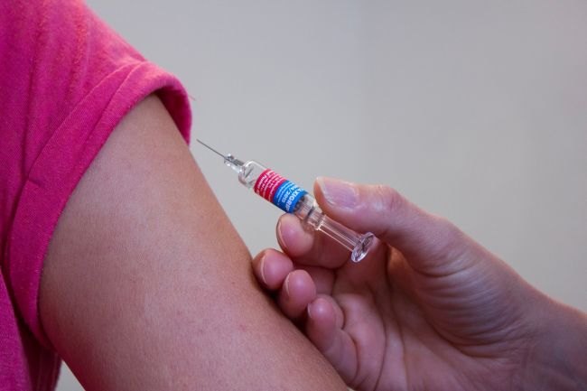 Nežiaduce účinky po očkovaní väčšinou vymiznú do pár hodín