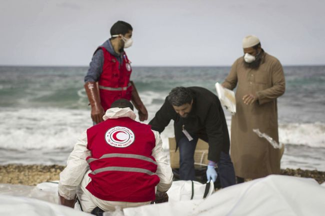 Pri stroskotaní člnu s migrantmi mohlo zahynúť až 146 ľudí