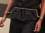 Britská polícia zatkla 6 ľudí po brutálnom útoku na 17-ročného žiadateľa o azyl