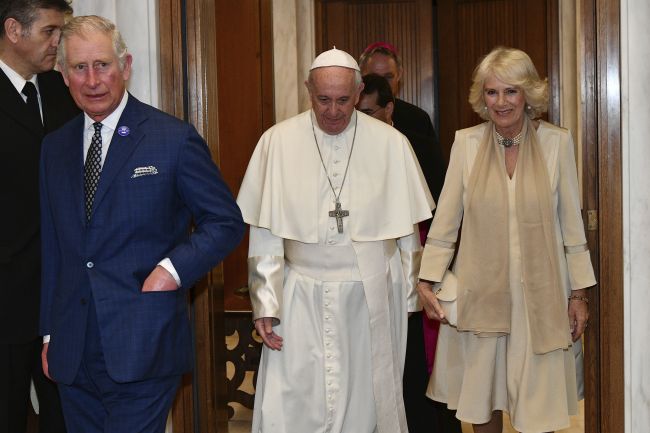 Pápež František sa stretol s britským princom Charlesom