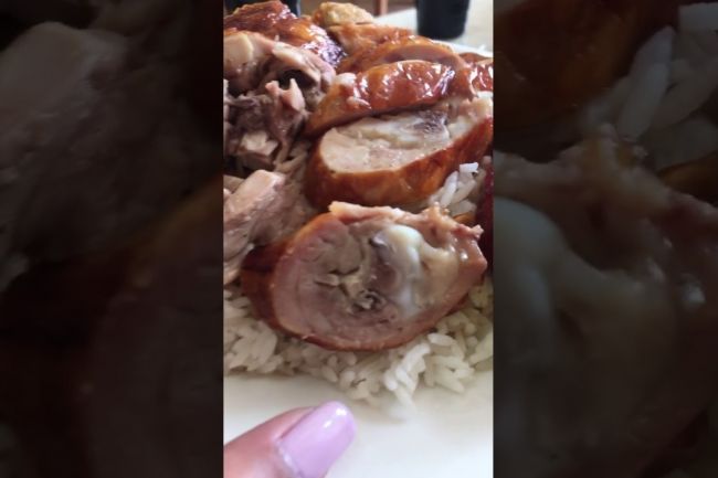 Video: Žena si objednala pečené kurča. To, čo dostala, ju znechutilo