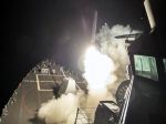 Spojené štáty zaútočili na sýrsku základňu v reakcii na chemický útok