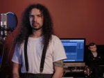 Video: Talentovaný chlapík vám ukáže, ako by znel známy song na 20 spôsobov