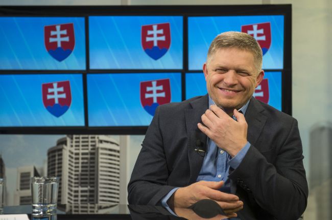 Vo voľbách by podľa prieskumu zvíťazil Smer-SD. Ktoré dve strany sa delia o 3. miesto?