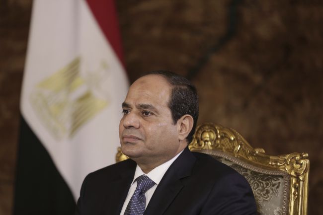 Egypt: Sísí vyhlásil po útokoch na koptské kostoly trojmesačný mimoriadny stav