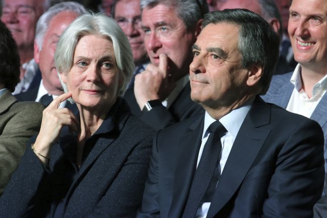 Fillon údajne zamestnával svoju manželku už od roku 1982