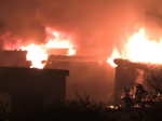 Video: Francúzskym úradom chýba asi 600 migrantov evakuovaných z horiaceho tábora