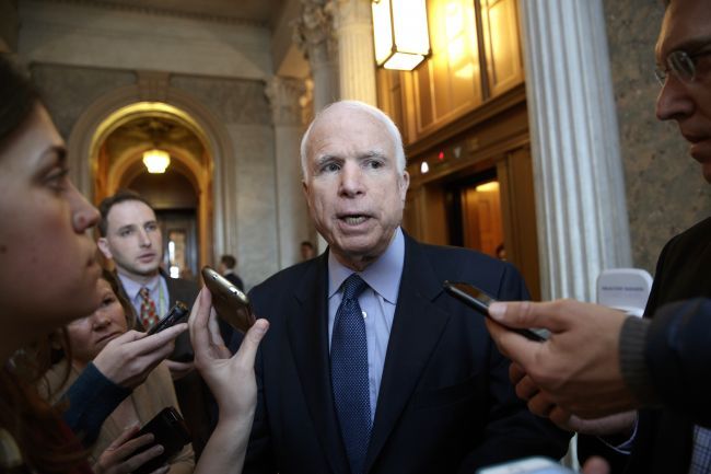 McCain: USA môžu zastaviť Asada aj Islamský štát