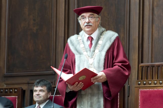 SR plánuje na dlhšie opustiť takmer štvrtina študentov VŠ