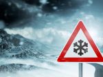 Situáciu na severoslovenských cestách komplikuje sneženie a vietor