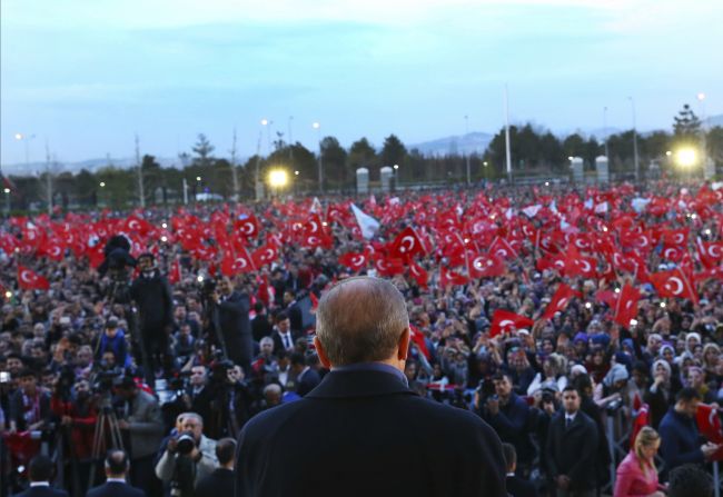 V tureckom referende mohlo byť zmanipulovaných až 2,5 mil. hlasov