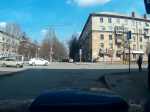 Video: Muž v Rusku sa snažil opraviť semafór. Toto mu rozhodne nevyšlo!