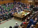 Britský parlament schválil vypísanie predčasných volieb na 8. júna