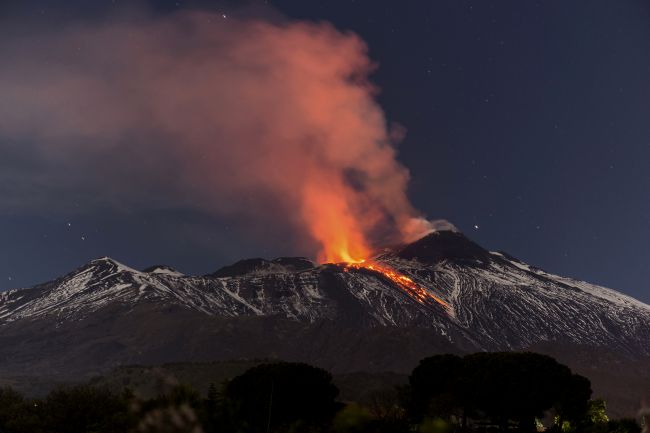 Sopka Etna sa opäť prebudila