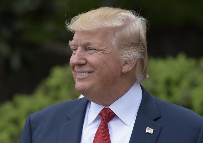 V Spojených štátoch je rekordne teplo, prezident Trump však v globálne otepľovanie neverí