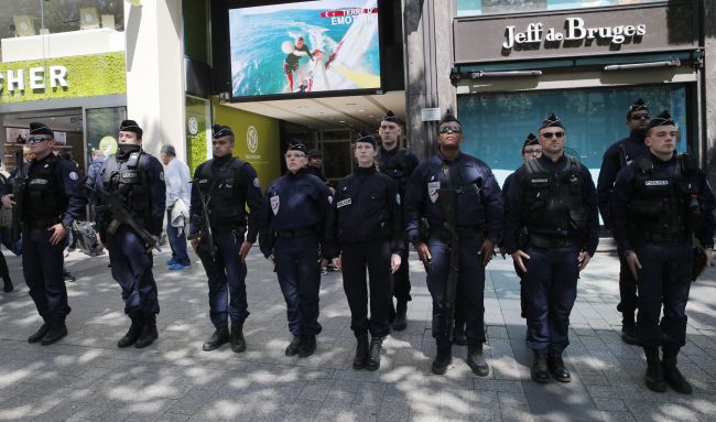 Útočník zo Champs-Elyssés nebol Belgičan