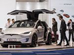 Tesla zvoláva do opravovní 53.000 vozidiel