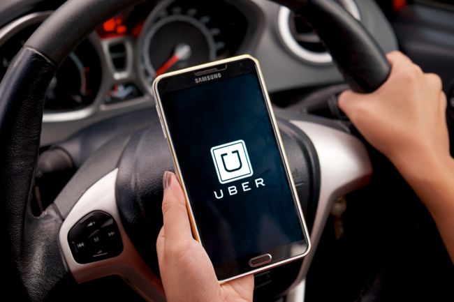 Viedeň sprísňuje pravidlá pre alternatívne taxislužby typu Uber