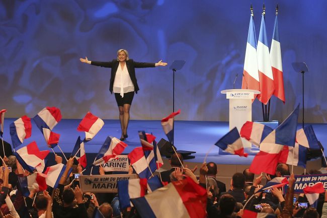 Francúzi si dnes volia prezidenta, jasný favorit vo voľbách chýba