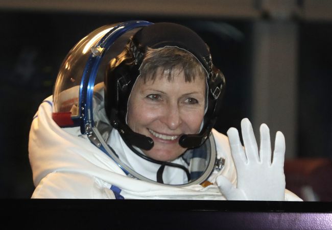 Peggy Whitsonová vytvorila americký rekord v počte dní strávených vo vesmíre
