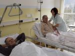 Zdravotné sestry nepotrebujú vysokú školu, rozhodla Poslanecká snemovňa