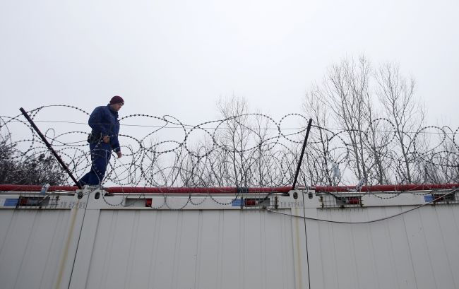 Maďarsko: Sprísnená ochrana hraníc pred migrantmi podľa vlády funguje dobre