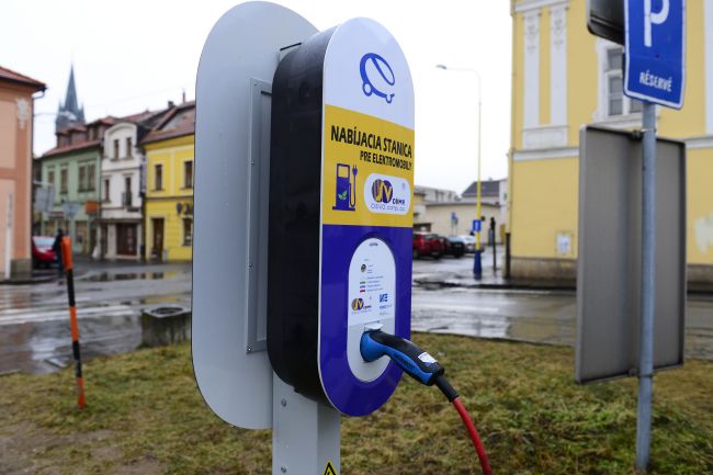 OMV chce rozšíriť sieť nabíjačiek elektromobilov, uvažuje aj o Slovensku