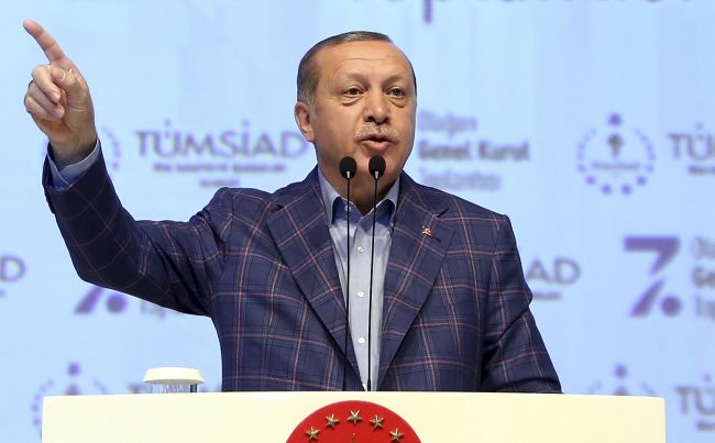 Turecká vláda pokračuje v čistkách, zrušila aj televízne a rozhlasové "zoznamky"