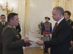 Prezident SR Andrej Kiska povýšil troch armádnych funkcionárov