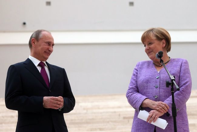 Putin sa v Soči stretol s Merkelovou, hovorili o Ukrajine i Sýrii