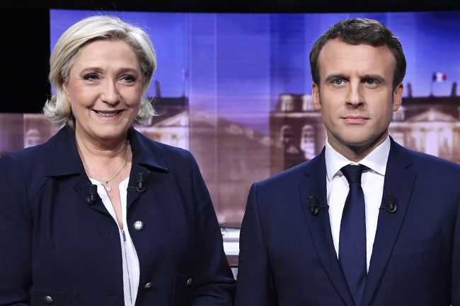 Macron: S Le Penovou treba diskutovať, aj keď sa pri tom človek zašpiní